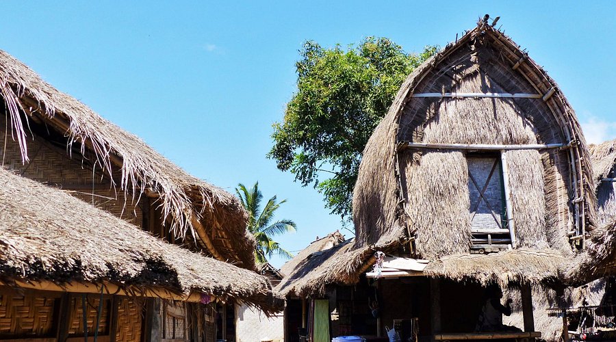 Mengunjungi Desa Wisata Sade Lombok: Tradisi Tenun Ikat dan Kehidupan Lokal