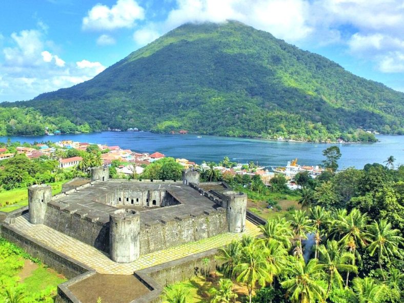 Banda Neira