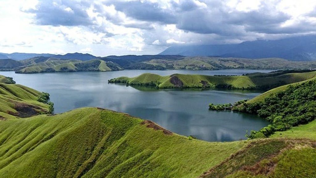 Wisata Danau Sentani